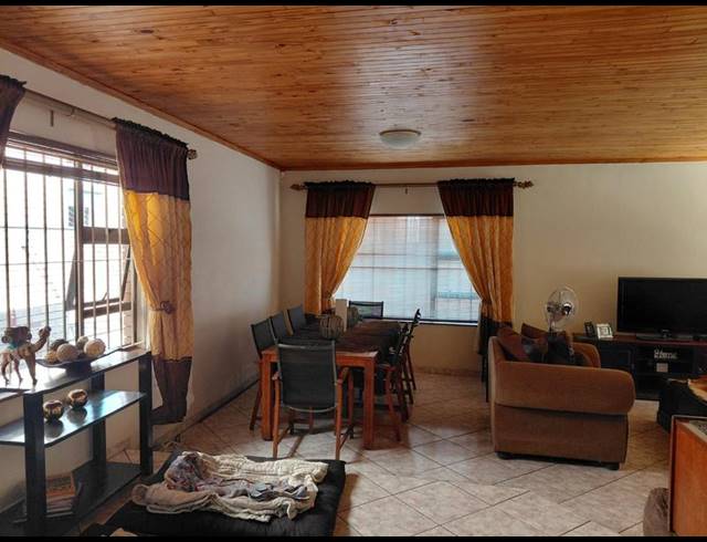 3 BEDROOM HOUSE FOR SALE IN MONTANA PARK